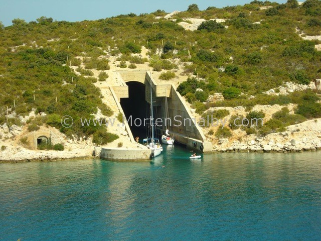 vis submarine tunnel build by tito