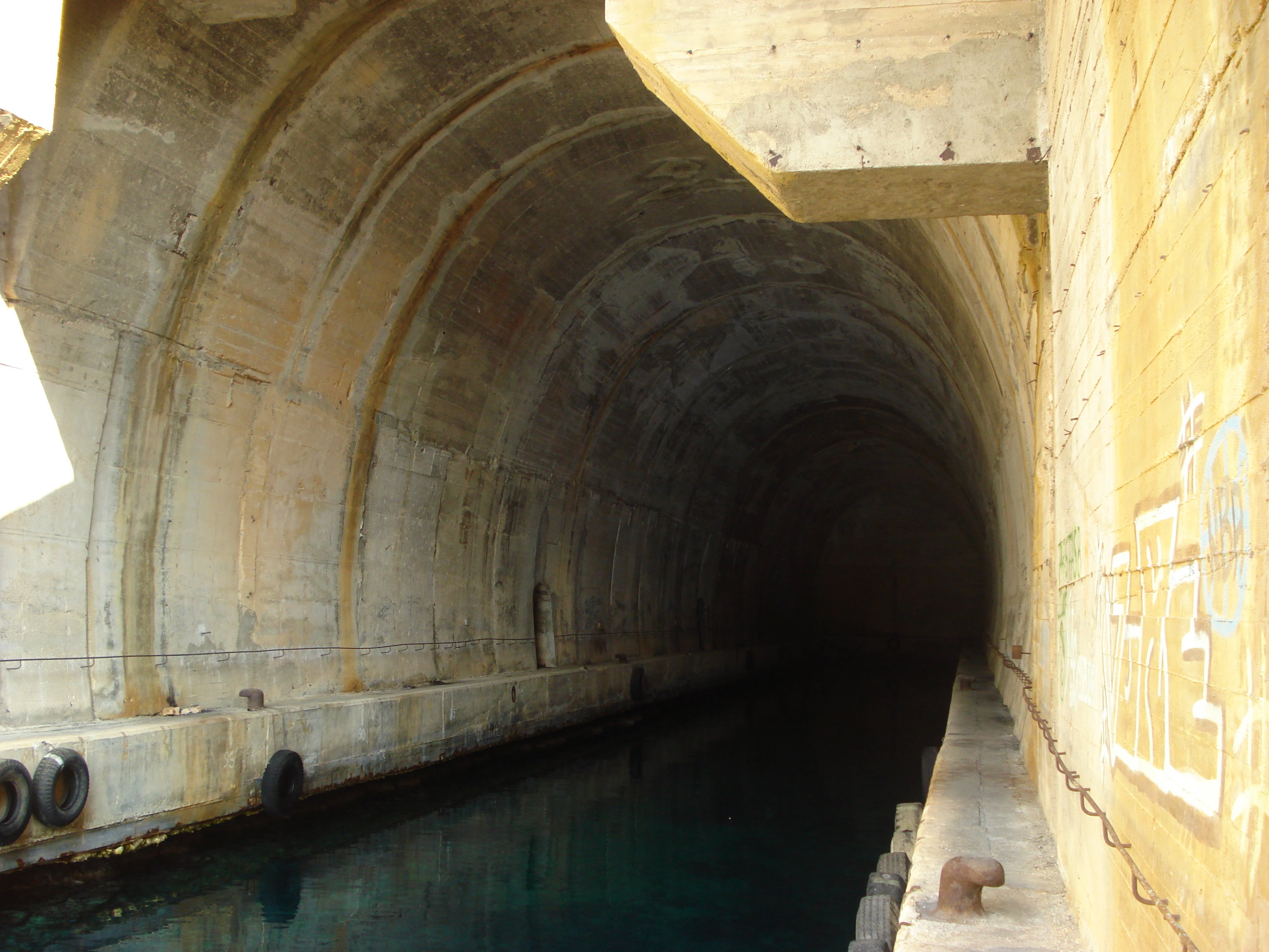 Submarin tunnel Vis